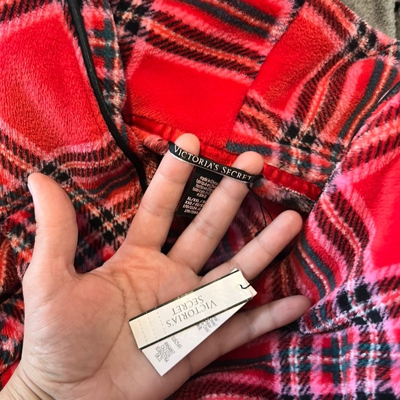 Robe - Picture 3 of 5